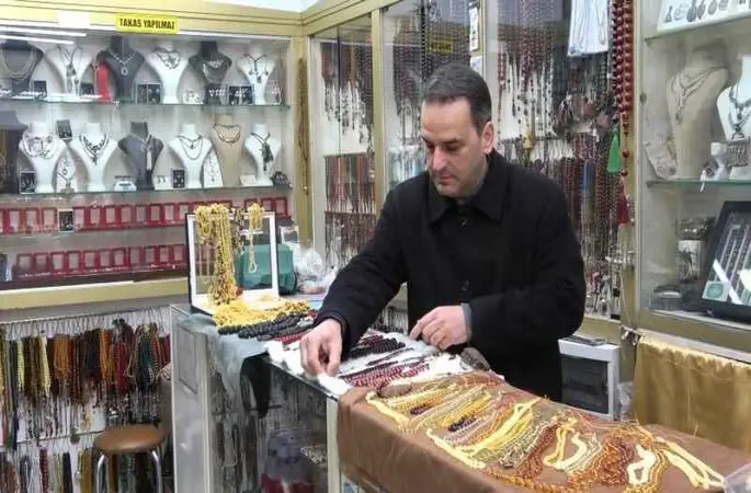 120 yıllık servet değerindeki tespihler alıcılarını bekliyor