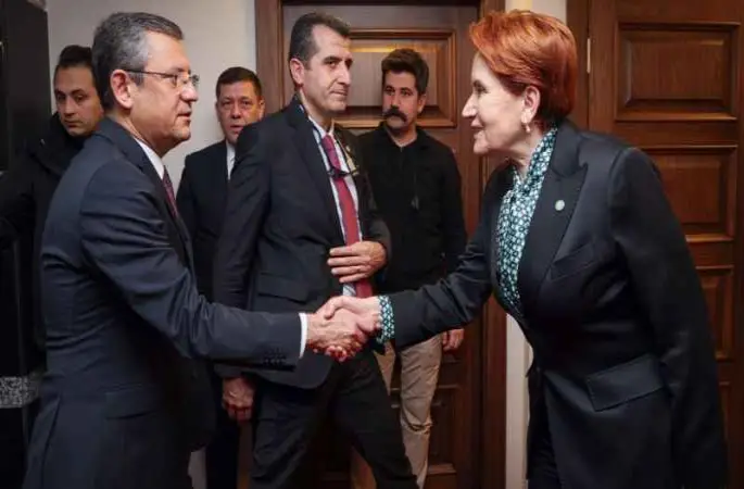 CHP Genel Başkanı Özel'den Akşener’e taziye ziyareti