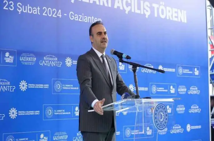 Bakan Kacır: "Deprem bölgesinde devletimizin tüm imkânlarını en üst düzeyde seferber ettik”