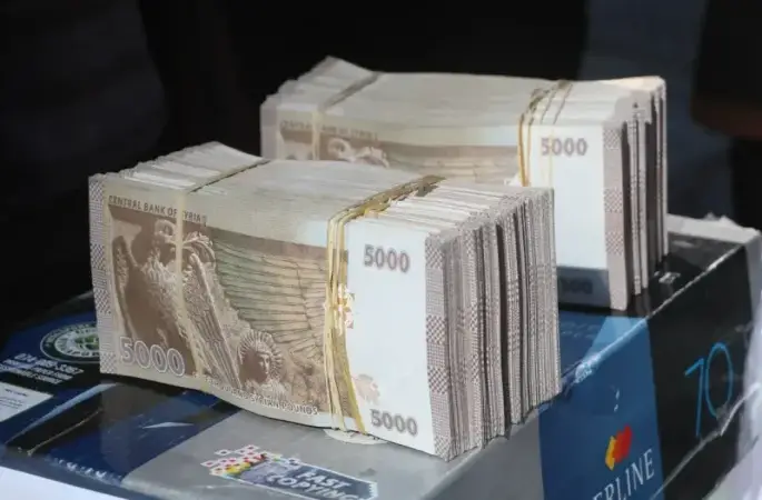 Suriye lirası, dolar karşısında değer kazanmaya devam ediyor