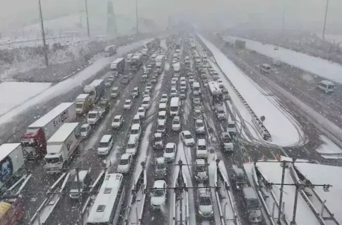 Kuzey Marmara Otoyolu beyaza büründü