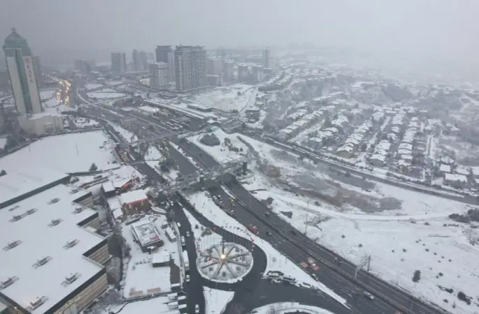 Ana yollarda trafik boş kaldı