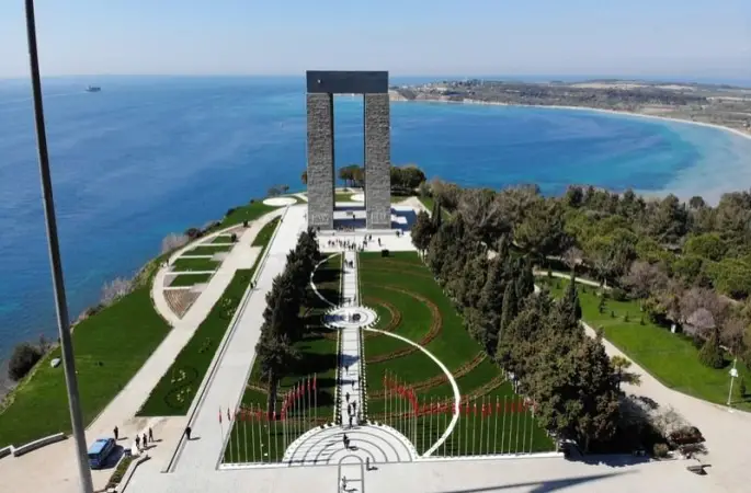 Şehitler Abidesi'ne ziyaretçi akını