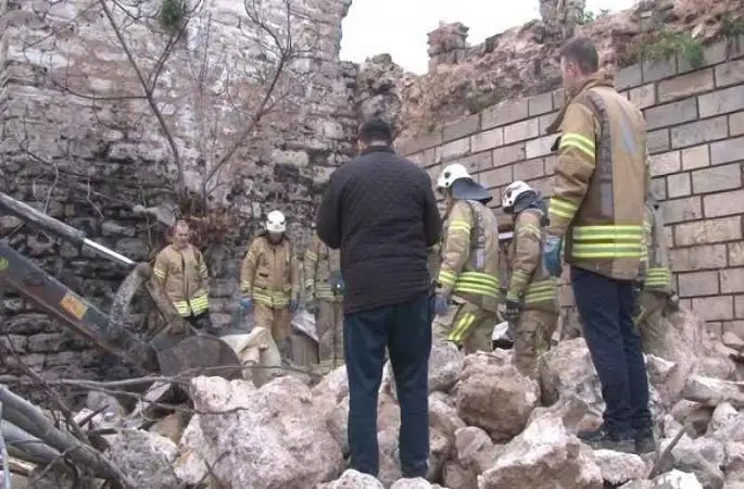 Silivrikapı surlarının altında kalan Mustafa Gündoğar hayatını kaybetti