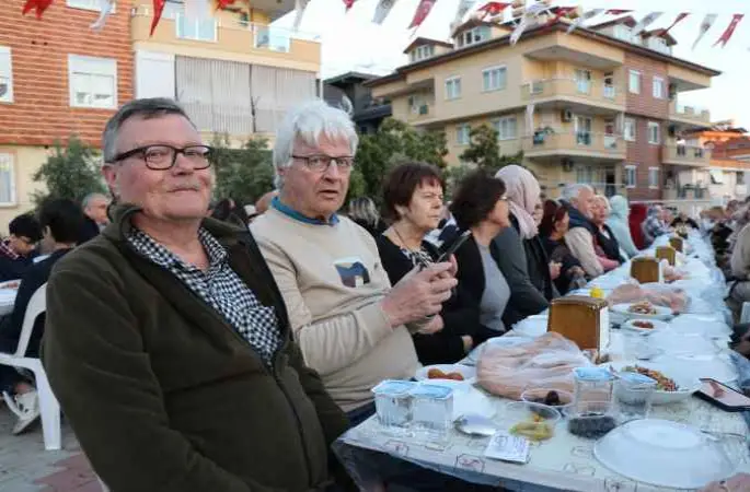 Alanya'da 127 milletle birlikte iftar 