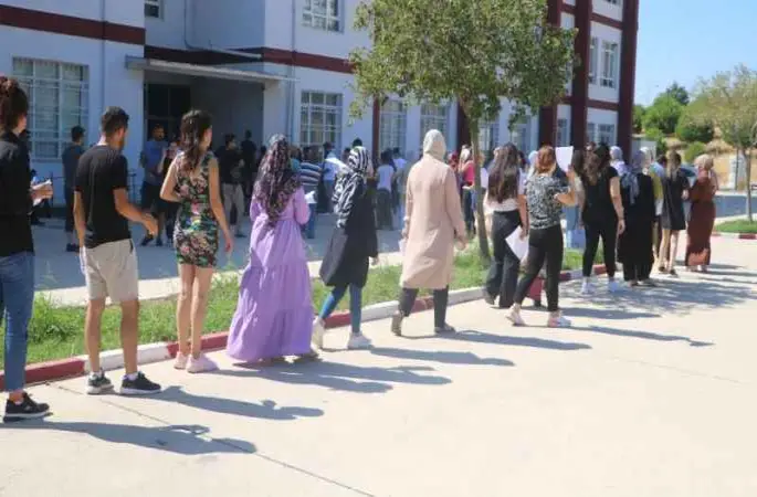 Enkaz kentte KPSS maratonu