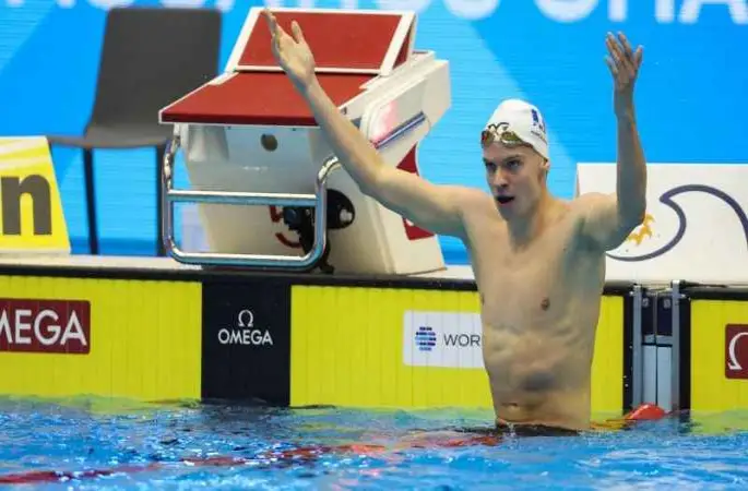 Michael Phelps'in 15 yıllık dünya rekorunu Leon Marchand kırdı