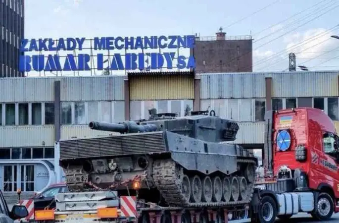Ukrayna'ya verilen Leopard 2 tankları Polonya’ya getirildi