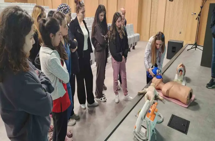 Aydın Şehir Hastanesi’nde çocuk acil ekiplerine kritik eğitim
