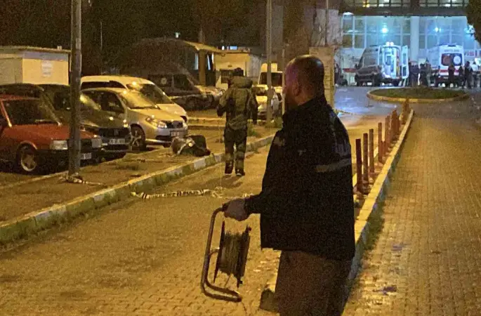 Aydın’da hastane önündeki şüpheli valizden giyecek çıktı
