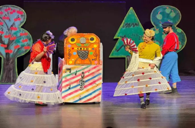 Aydın’da minikler tiyatro ile buluştu
