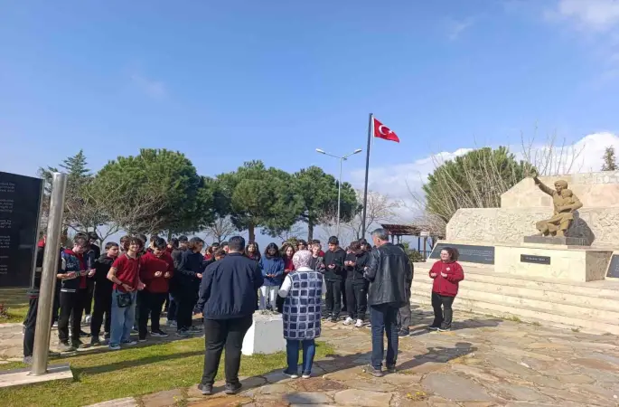 Aydın’da öğrenciler şehitleri andı
