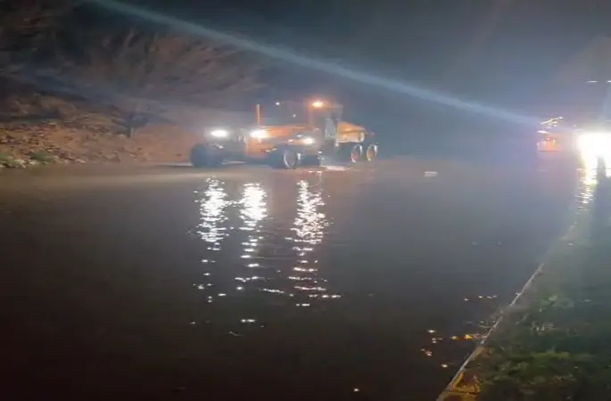 Aydın’ı sağanak vurdu: Söke ve Kuşadası yollarında ulaşım durdu
