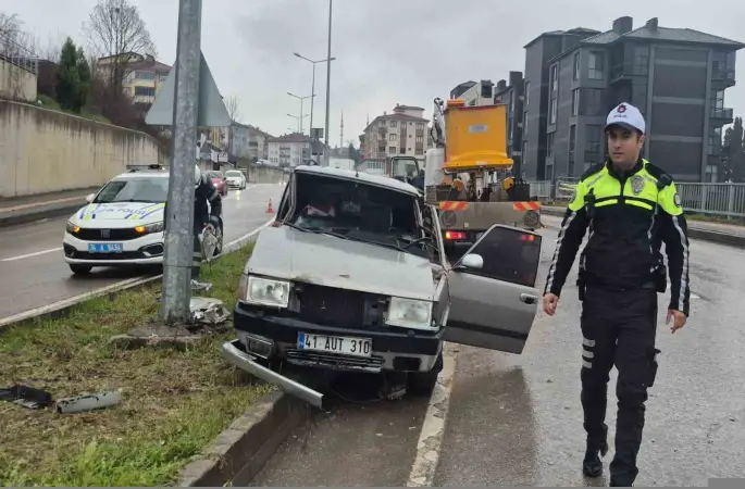 Aynı yolda 4 saat içerisinde 3 ayrı kaza: 5 yaralı

