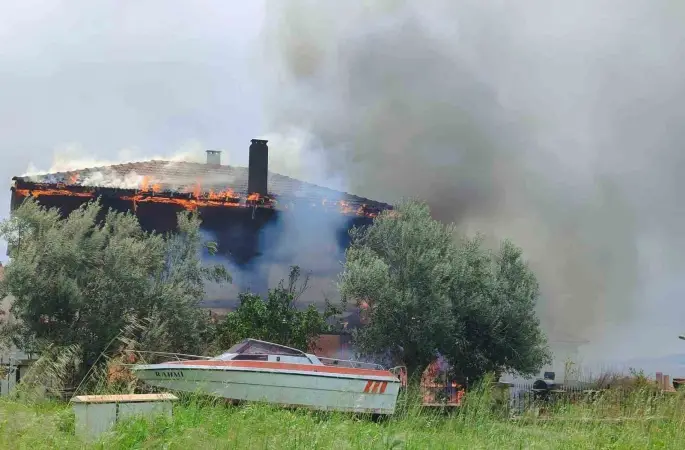 Ayvacık’ta villa yangını
