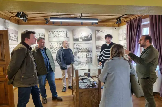 Ayvalık Alan Başkanlığı ekibinden Burhaniye Kent Arşivi’ne ziyaret
