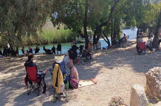 Azmak Nehri’nde tekne yoğunluğu
