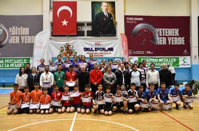 Badminton Yıldızlar Grup Müsabakaları sona erdi
