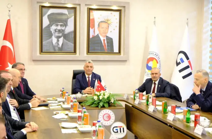 Bakan Bolat: "İran’a açılan kapılarda sorun yok"
