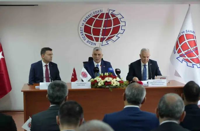 Bakan Bolat: "Kuzey ve güneyimizde mini dünya savaşı var. Türkiye bunlardan kendini korumayı başardı"
