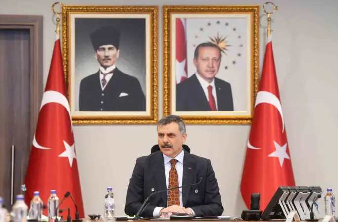 Bakan Çiftçi birim amirleri ile bir araya geldi
