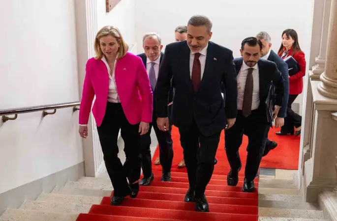 Bakan Fidan, Avusturyalı Bakan Meinl-Reisinger ile bir araya geldi
