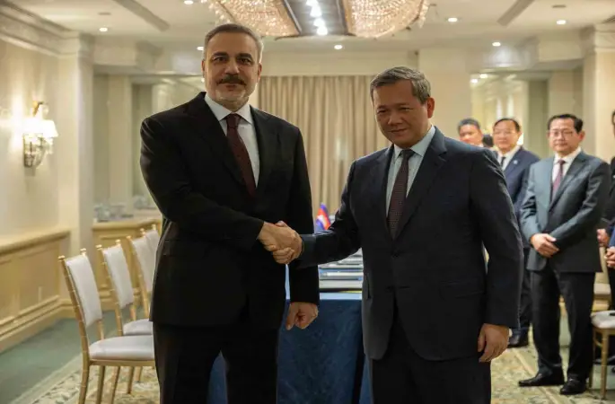 Bakan Fidan, Kamboçya Başbakanı Hun Manet ile bir araya geldi
