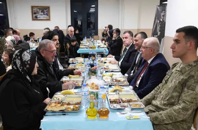 Bakan Güler Bayburt’ta şehit aileleri ve gazilerle iftarda buluştu
