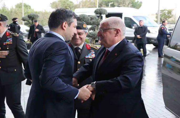 Bakan Güler, merhum Özdemir Bayraktar anısına hazırlanan belgeseli izledi
