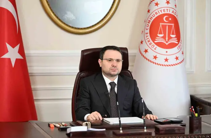 Bakan Gürlek: "Ticari davaların en kısa sürede sonuca bağlanması için çalışmalarımızı kesintisiz sürdüreceğiz"
