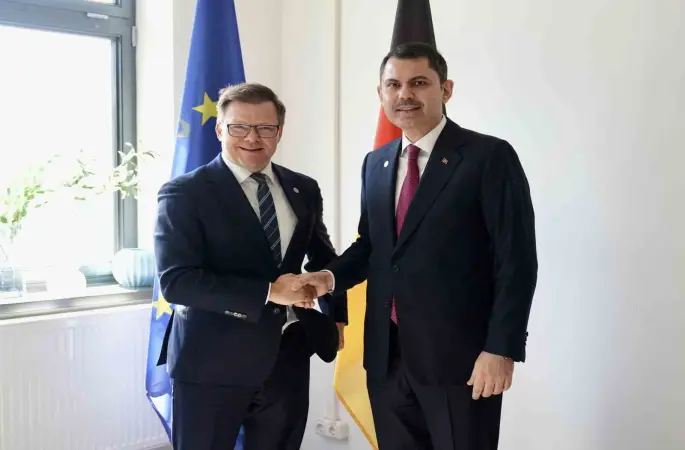 Bakan Kurum, BM İcra Sekreteri Stiell ve İngiliz, Alman ve Japon mevkidaşları ile görüştü
