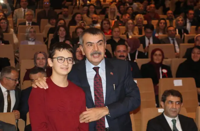 Bakan Tekin: Her çocuğa aynı şartlarda eğitim veriyoruz