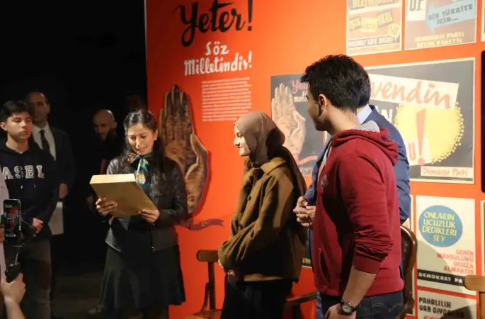 Bakan Tekin’den, Fadime öğretmene doğum günü sürprizi
