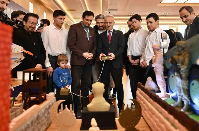 Bakan Uraloğlu: "Çocuklarımız dijital platformlarda olması gerektiği kadar olacaklar"
