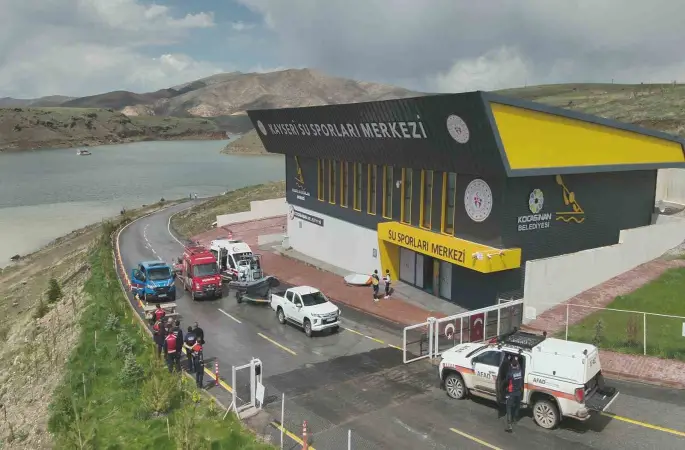 Barajda sörfleri alabora olan 2 kişi kurtarıldı
