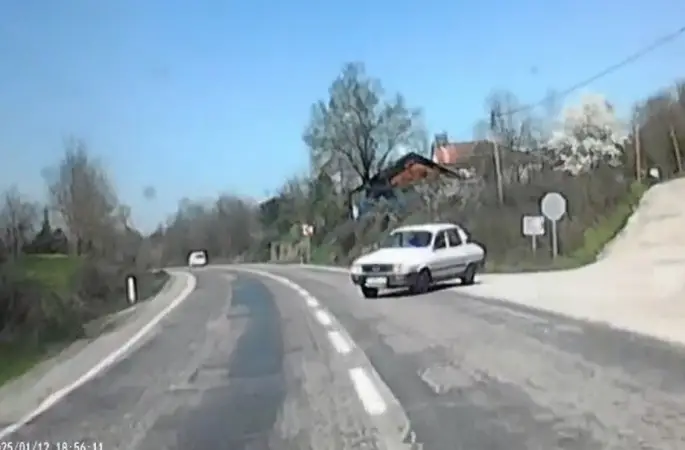 Bartın’da 2 otomobil kafa kafaya çarpıştı
