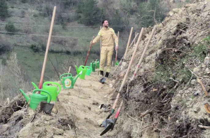 Bartın’da geçen yıl yanan ormana 400 fidan dikildi
