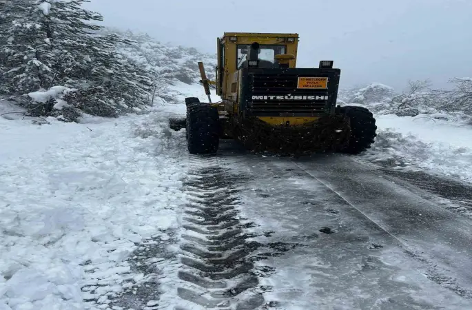 Bartın’da karla mücadele çalışmaları devam ediyor
