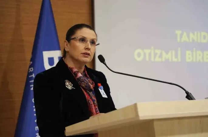 BARÜ’de otizmde tanıdan yetişkinliğe uzanan süreç uzmanlar tarafından anlatıldı
