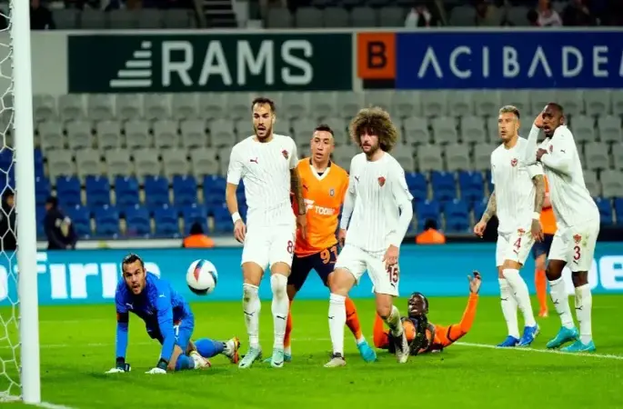 Başakşehir 3 puanı 3 golle aldı!