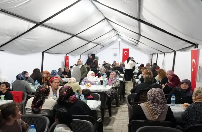 Başkan Bozkurt depremzedelerle iftarda buluştu
