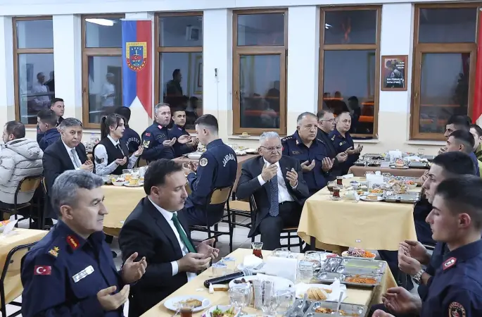 Başkan Büyükkılıç, kahraman jandarmalarla iftar sofrasında buluştu
