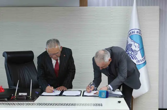 Başkan Büyükkılıç, Kartal Katlı Kavşağı için besmeleyi çekti, imzayı attı
