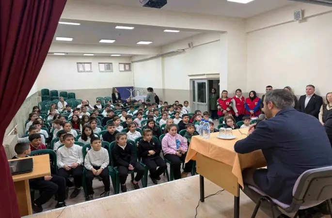 Başkan Çetinkaya’dan miniklere yerel yönetim dersi
