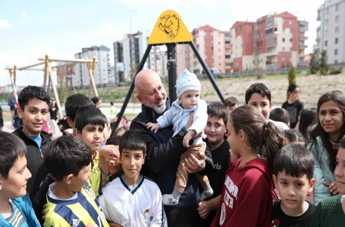 Başkan Çolakbayrakdar: "Daha yeşil bir çevre, huzurlu bir yaşam inşa ediyoruz"
