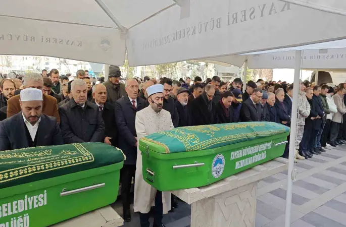 Başkan Çolakbayrakdar’ın babası toprağa verildi
