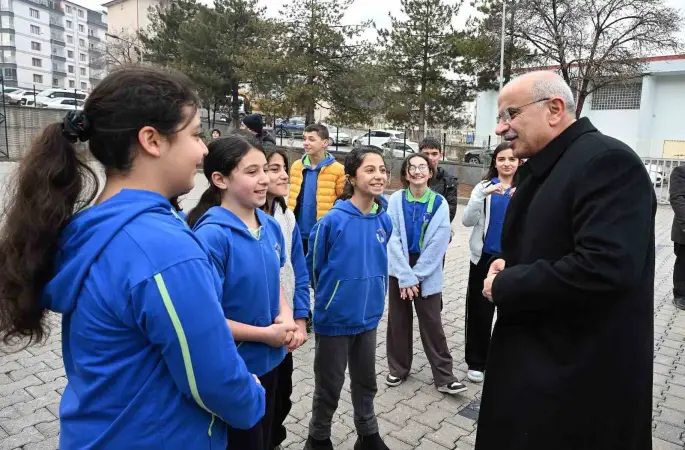 Başkan Er, İnönü Ortaokulu’na konuk oldu
