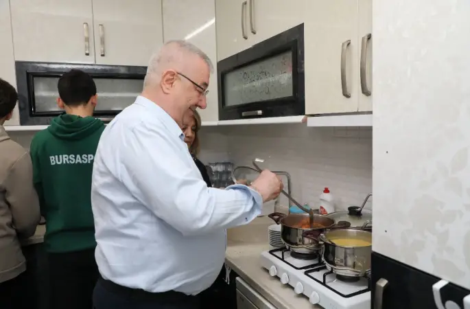 Başkan Ertaş üniversite öğrencilerinin iftar sofrasına konuk oldu
