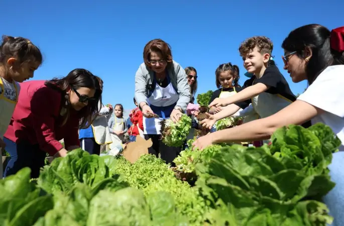 Başkan Gençay: "Üreten belediyecilik anlayışımızla bilinçli nesiller yetişmesine katkı sunuyoruz"
