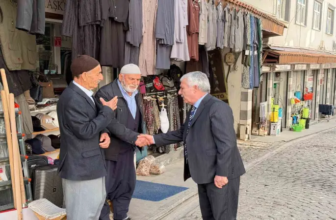 Başkan Karamehmetoğlu esnaf ve halkla bir araya geldi
